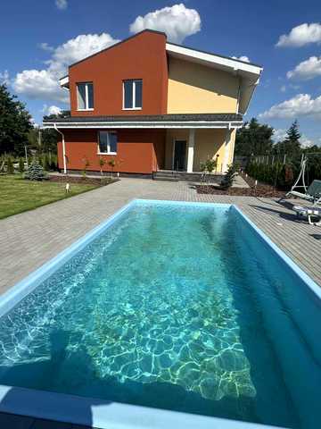 вишнева, 4