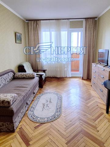 Квітневий пров., 8