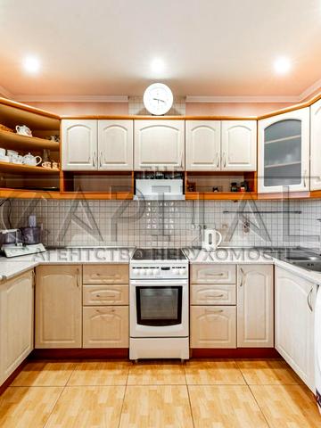 Василя Касіяна вул., 2/1