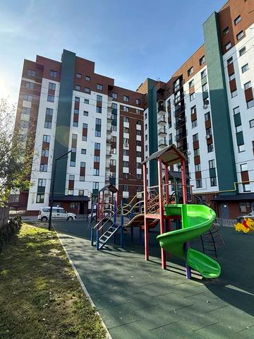 Героїв України вул. (40 років Перемоги), 4