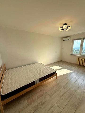 Григорія Ващенка вул., 1