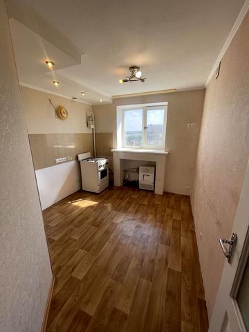 Молодіжна, 8