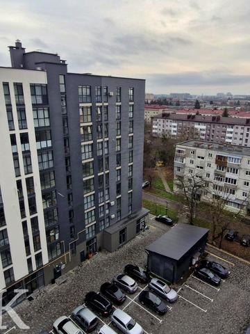 Зоряна вул., 2