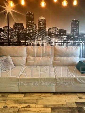 Героїв Небесної Сотні просп., 18/2