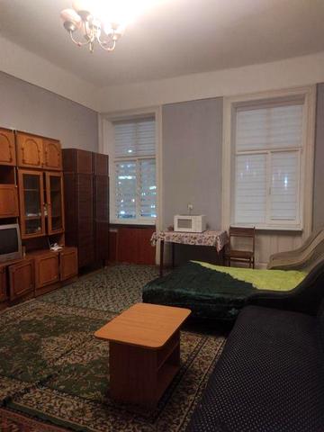 Оренда 1-к на центральній площі.