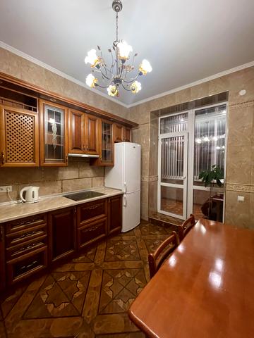 Дмитрівська вул., 52-Б