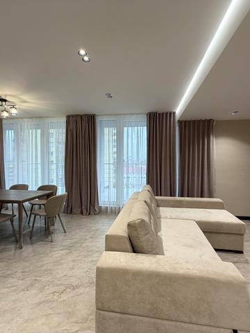 Богдана Хмельницького пл., 2