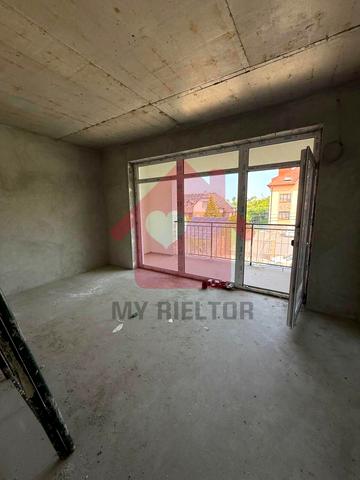 Університетська вул., 8