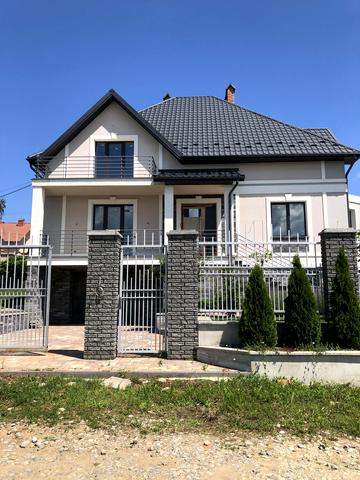 Володимира Великого, 53