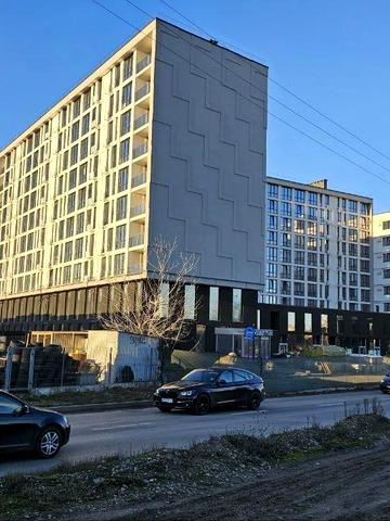 Надрічна вул., 1