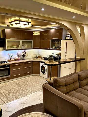 Миколаївська вул., 10