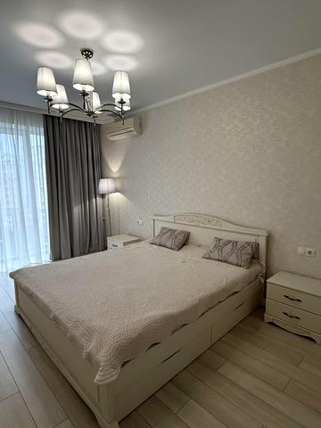 Валерія Лобановського вул., 28