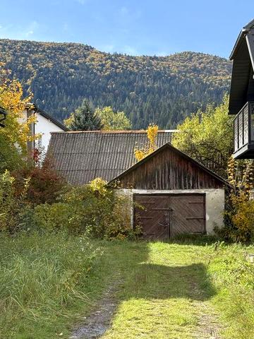 Продаєтья квартира  з діючим камином в центрі смт. Міжгірʼі