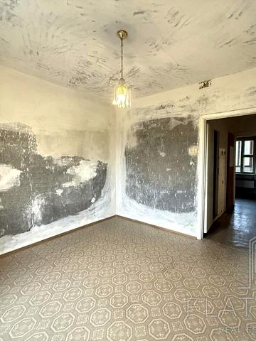 Срібнокільська вул., 8