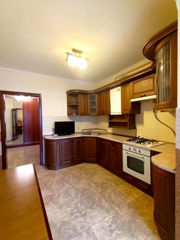 Богдана Хмельницького вул., 51г