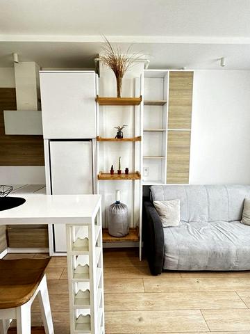 Юнацька вул., 1