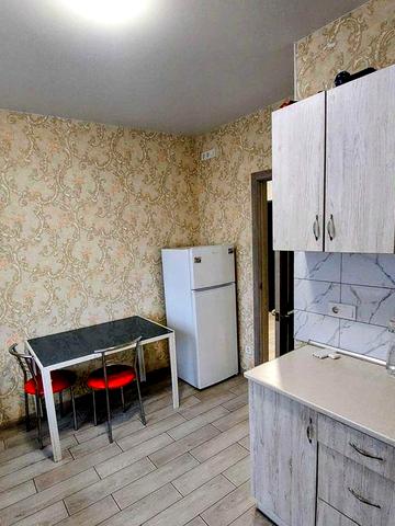 Продаж  БЕЗ% 1кім квартири  Радистів 30. Биківня. метро Лісова