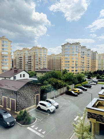 Молодіжна вул., 9