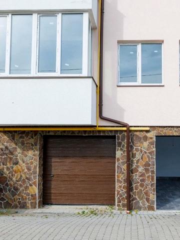 Наварійська вул., 29