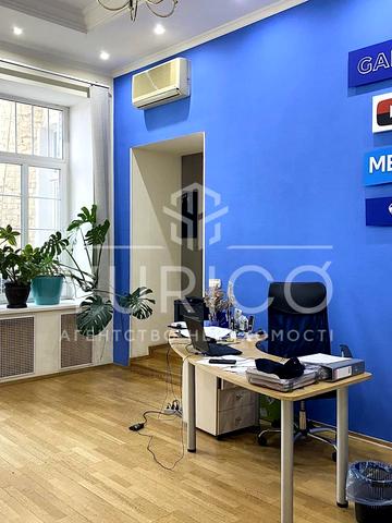 Костельна вул., 8