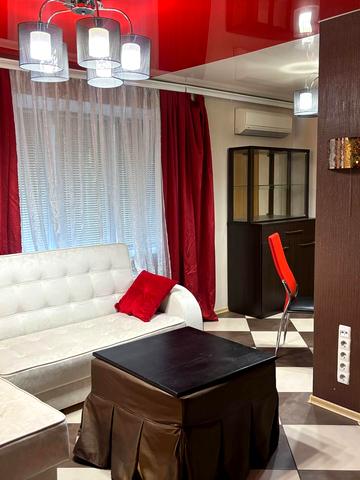 Лесі Українки бульв., 12