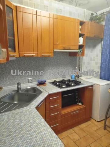 Гната Юри вул., 1