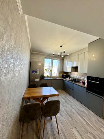 Михайла Грушевського вул., 4