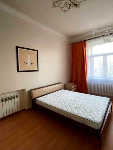 Тараса Шевченка бульв., 58