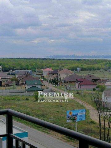 Продам двокімнатну двосторонню квартиру в новому ЖК біля моря.