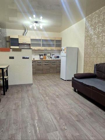 Михайла Грушевського вул. (Карла Лібкнехта), 85