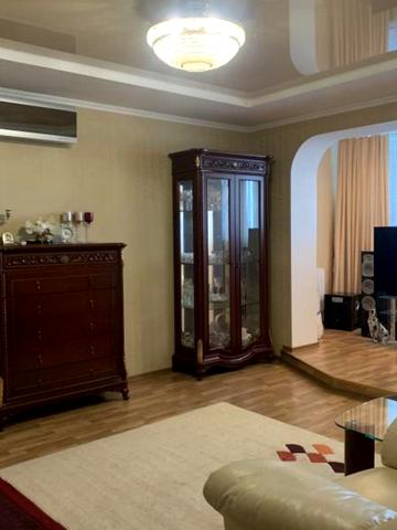 Князя Володимира Великого просп., 125