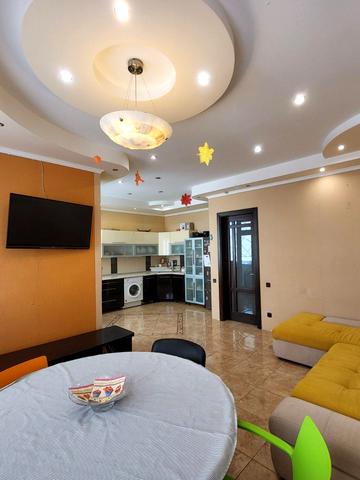 Тополина вул., 30