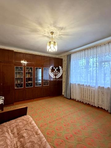 Нафтовиків вул., 11