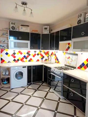 Пасічна вул., 41