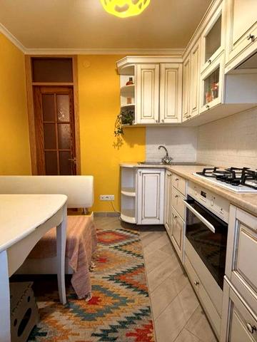 Тополина вул., 7