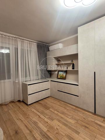 Юрія Шумського вул., 10