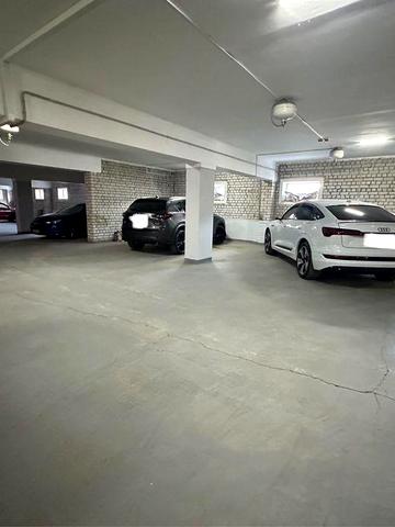 Продаж квартири центр с паркінгом