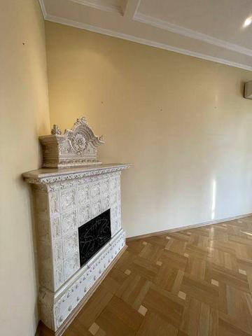 Продаж квартири в австрійському будинку франківський р-н