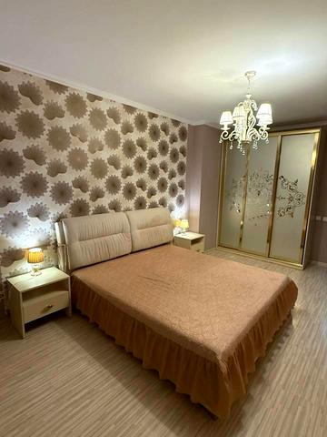 Анни Ахматової вул., 30