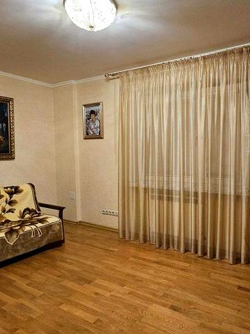 Гришко,8. Квартира 40кв.м. поруч з метро Позняки та ТРЦ Аладдін.