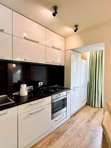 Січеславська Набережна вул., 12