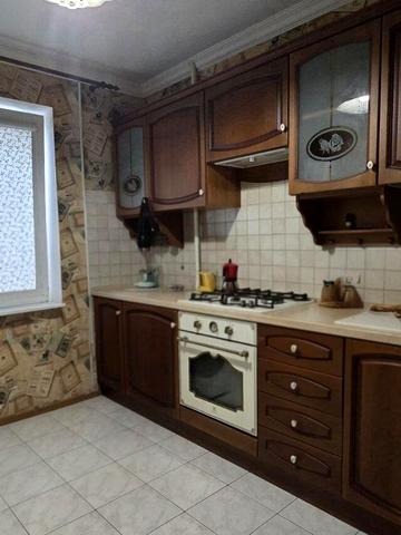 Небесної Сотні просп. (Маршала Жукова), 3/2