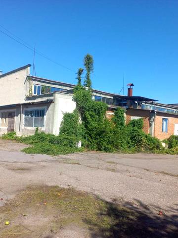 Набережна вул., 1