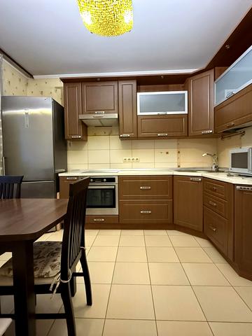 Івана Пулюя вул., 2