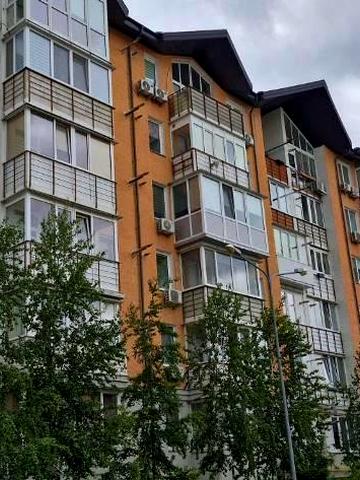 Черкаська вул., 10