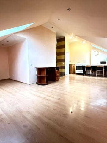 Володимирська вул., 107а