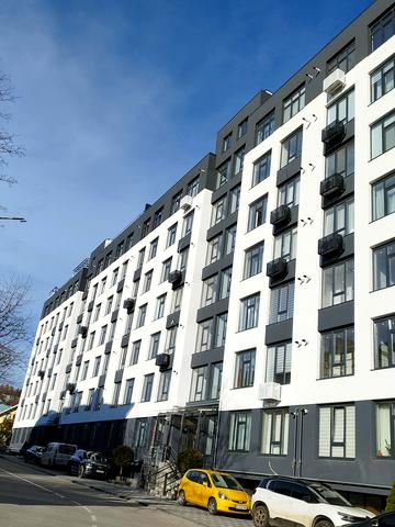 Михайла Грушевського вул., 2