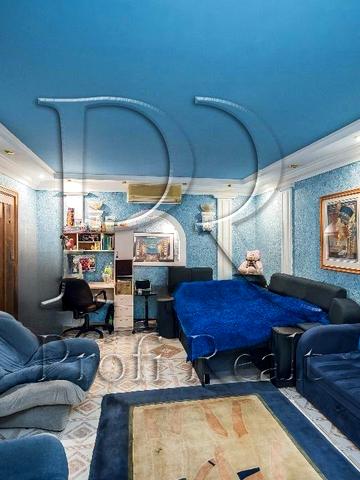 Павла Тичини просп., 8