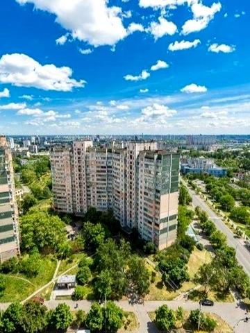 Продається квартира на Ужвій 12