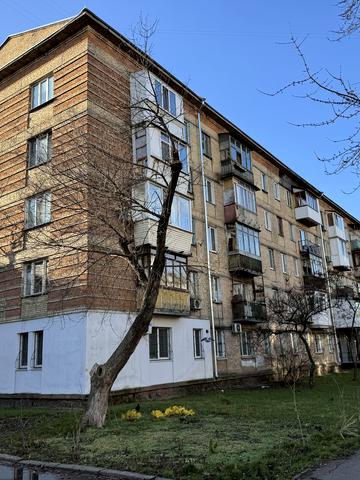 Будівельників вул., 5